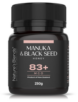 Rå Manukahonung 83+ MGO med svartkummin 250g från Nature’s Blends – säljs hos Nature’s Victory
